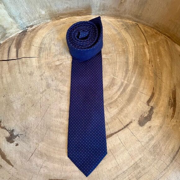 MICHEAL KORS BLUE TIE WITH PINK DOTS 62” LONG 3” WIDTH 70% SILK 30% COTTON - Picture 1 of 3